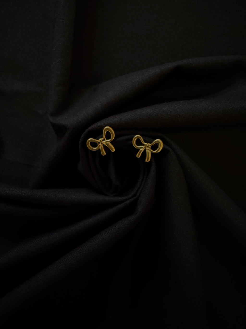 Chic Bow Elegance