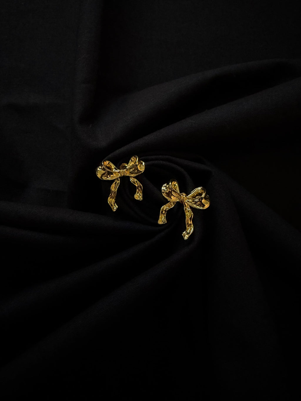 Bow Studs – Waterproof Elegance